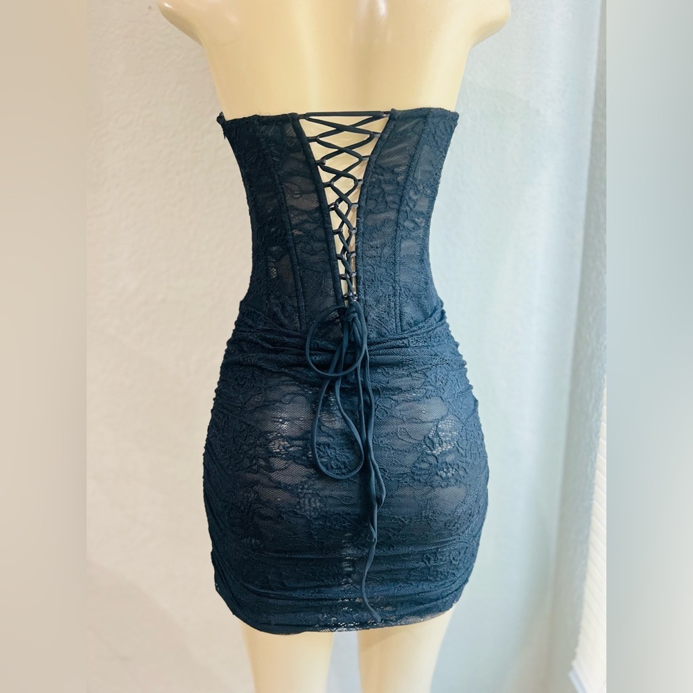 Elegant Black Lace Mini Dress - Picture 4 of 11
